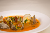 Little neck clams suppe med krydret sausage