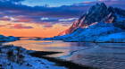 Fiskebåter på vei ut mot Vestfjorden