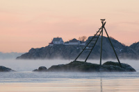Antatt - Desembermorgen Hattholmen fyr.