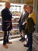 Arne og Steinar i hyggelig samtale med Steinar Fuglestveit